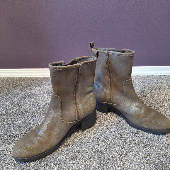 Clarks 9.5 Nevella Dovan grey suede booties boot shoes - Picture 3 of 8